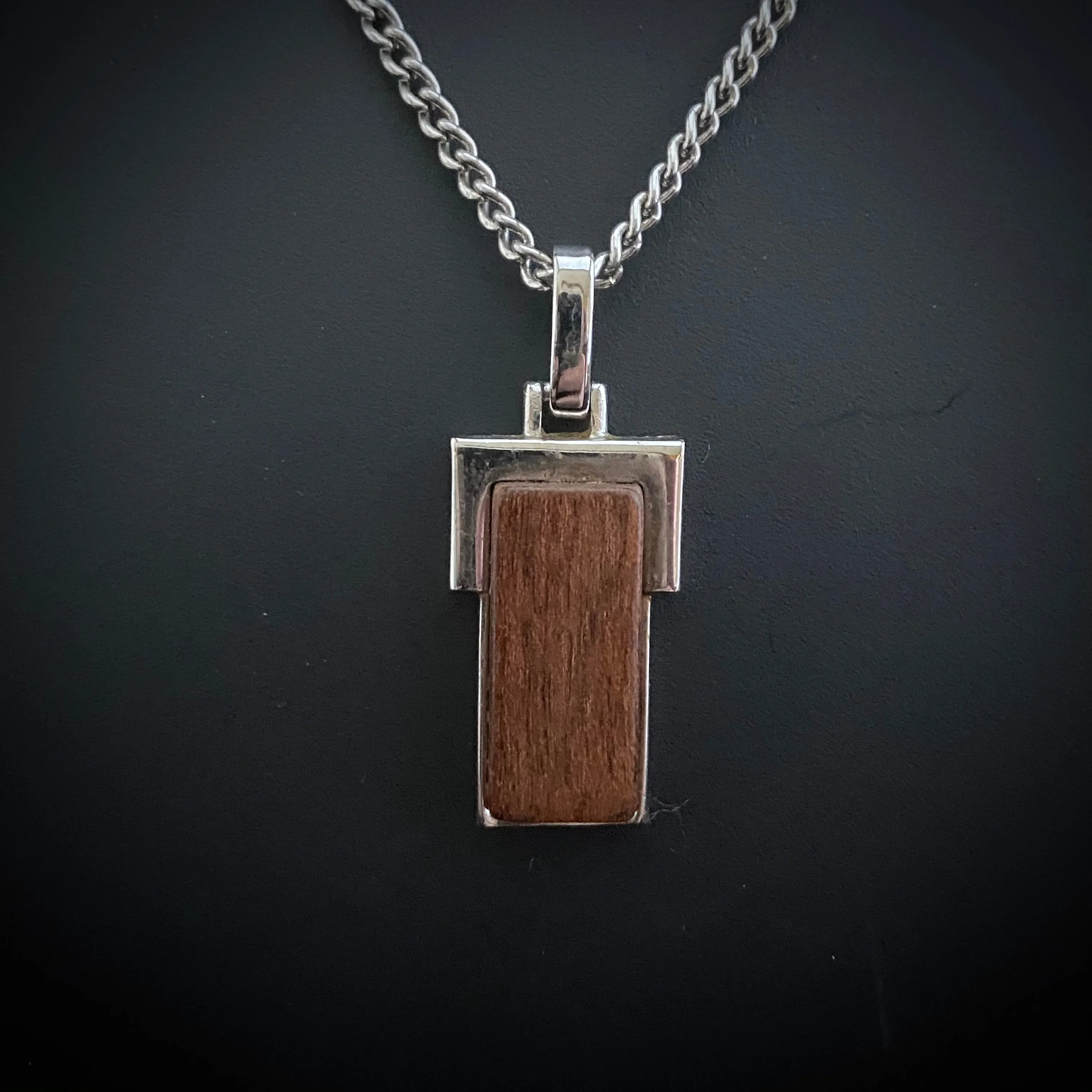 1979 Avon Natural Wood Pendant Necklace