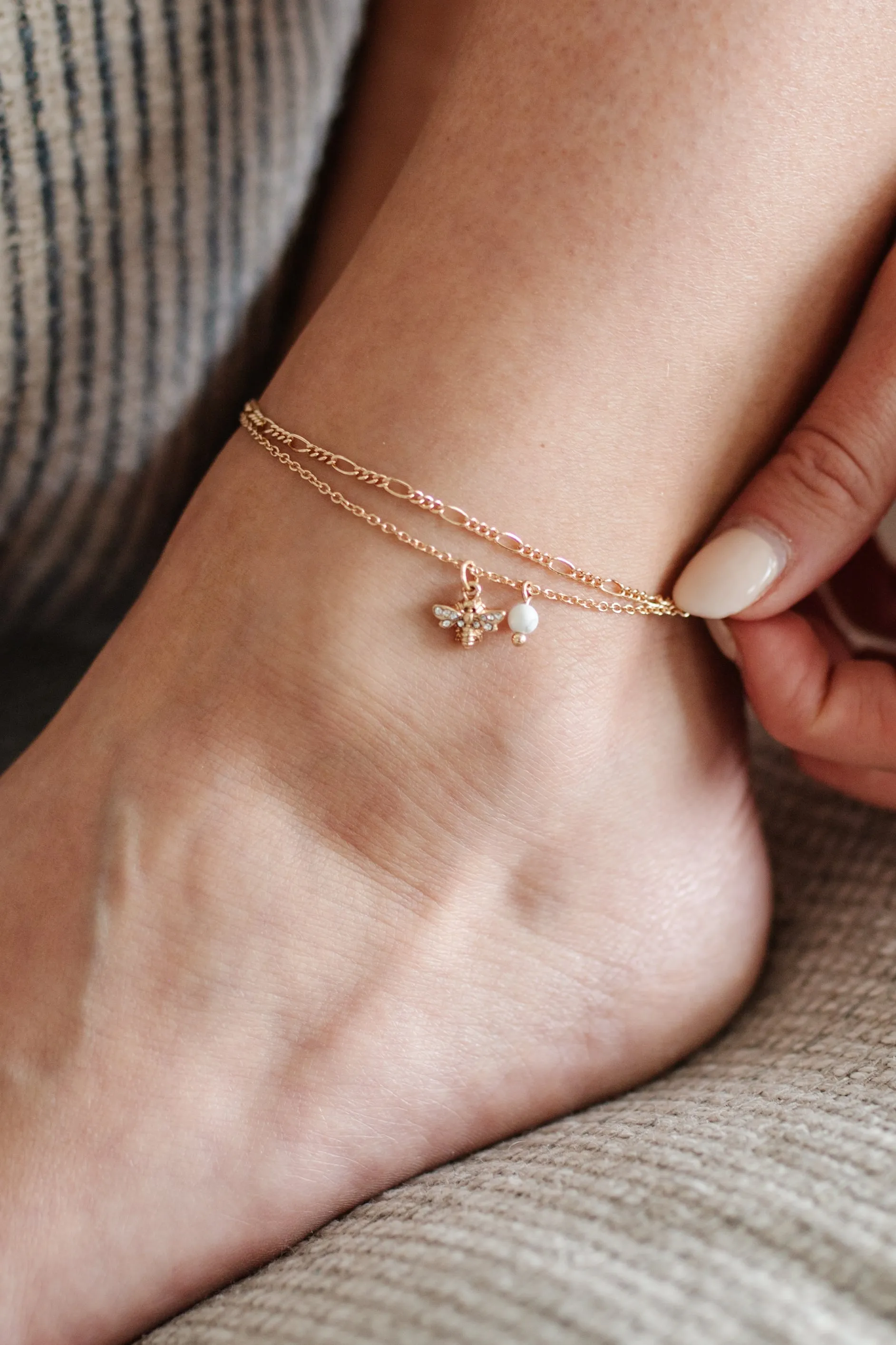 Bumble Bee Anklet In White