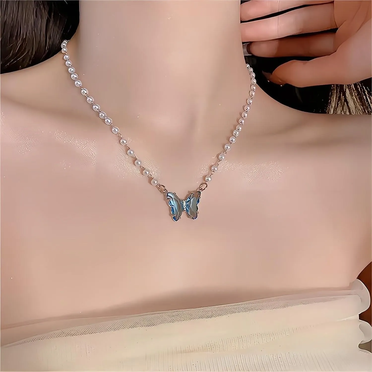 Charming Butterfly Pendant Pearl Chain Necklace