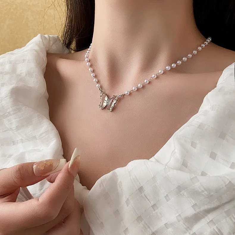 Charming Butterfly Pendant Pearl Chain Necklace