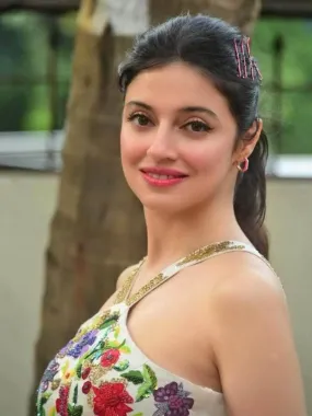 Divya Khosla In Diamond Hexa Hoops