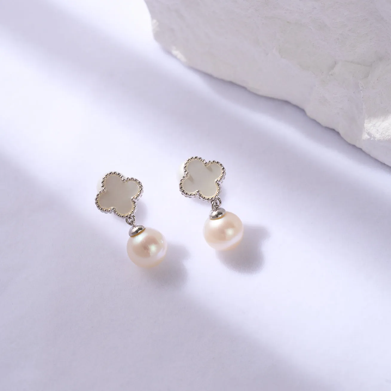 Elegant Freshwater Pearl Earrings WE00829