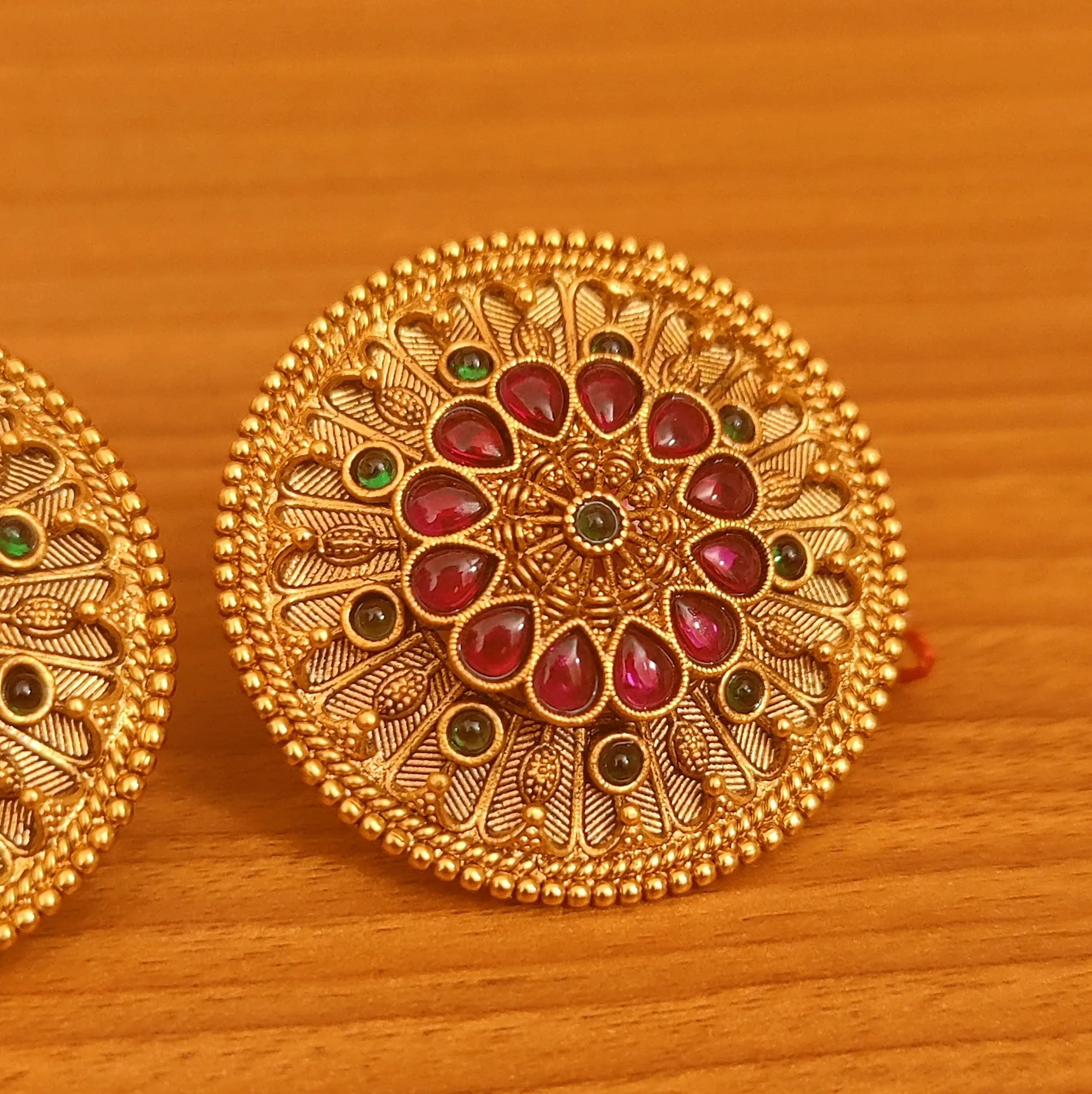 MULTICOLOUR KEMPU STONE GOLD PLATED STUDS