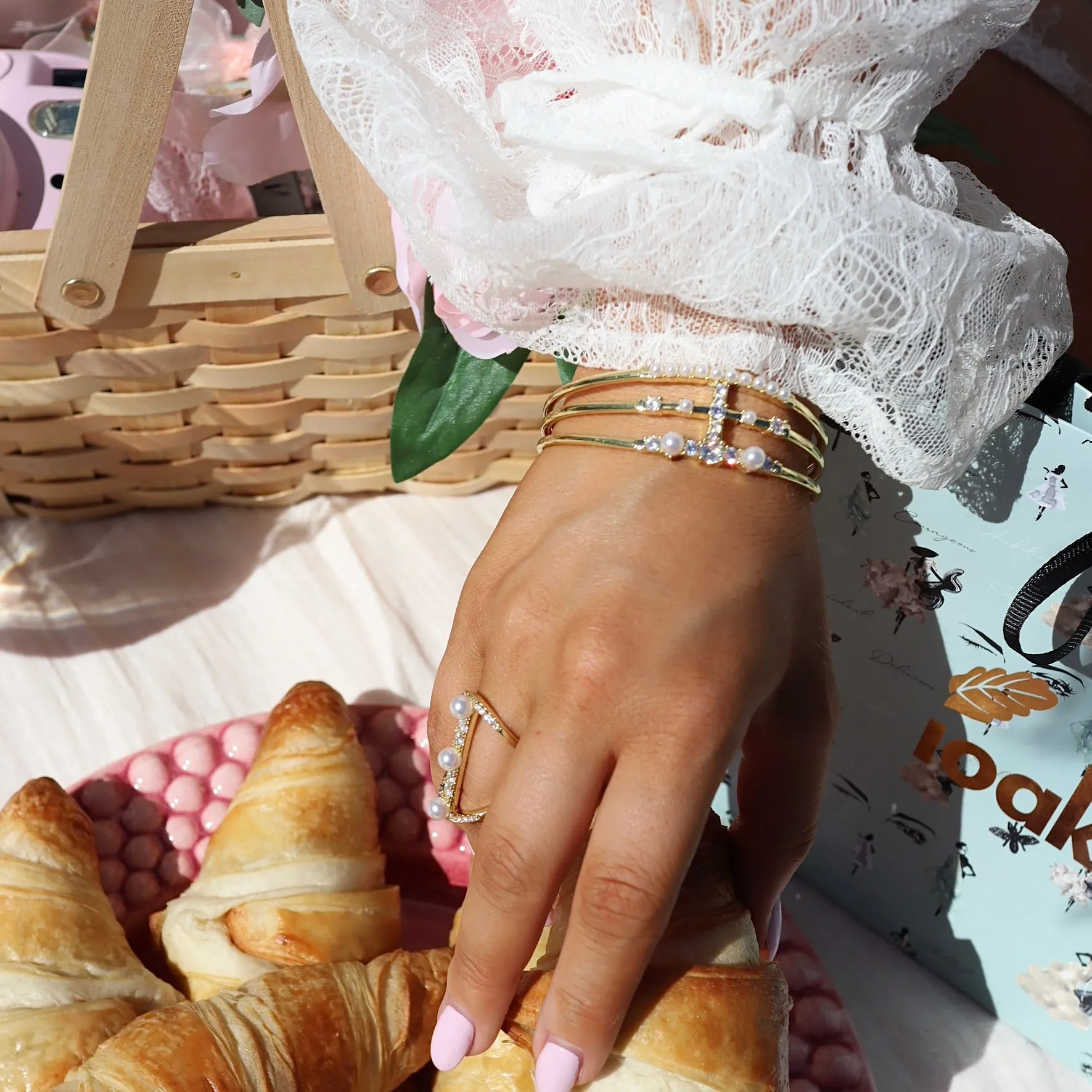 PEARL CRYSTAL CUFF ARMBAND